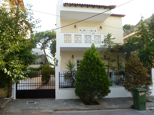 For sale maisonette 230 sq.m. In Nea Kifissia. 25 minutes from the airport. 25 minutes from the Stav