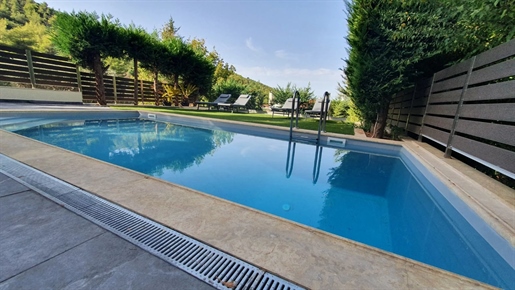 Villa de luxe avec piscine à vendre à Ekali.