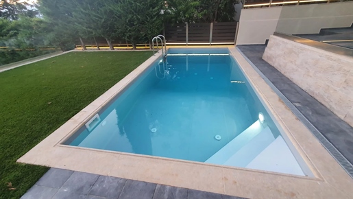 Villa de luxe avec piscine à vendre à Ekali.
