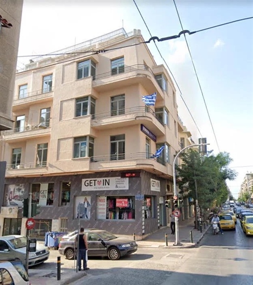 Nous offrons un bâtiment de 1.170 m². Dans le centre d’Athènes au prix de €1.150.000