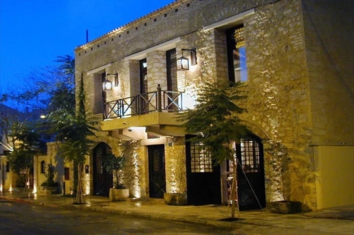 Offriamo Vendita di edificio in pietra conservato 480 sq.m. Nella zona Roof Atene al prezzo di €1,8