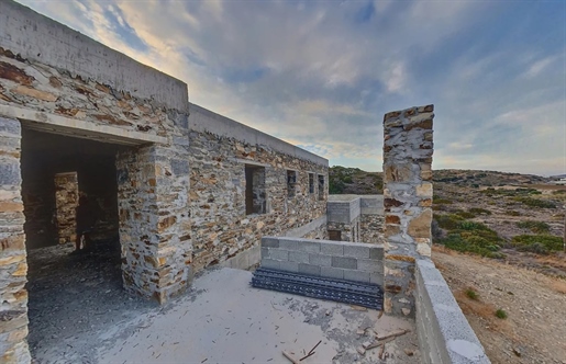 Maison inachevée à Paros 350 m².