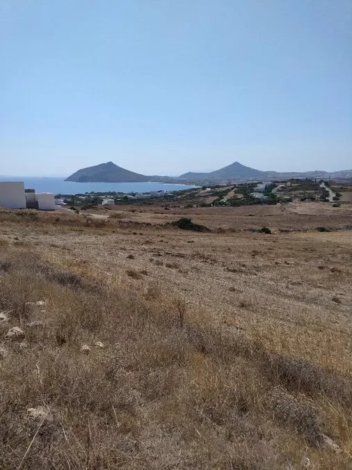 Isterni, Paros: Plot 12.500.000m², builds total 5.000.000 m², for every 1,000 m² there is a building