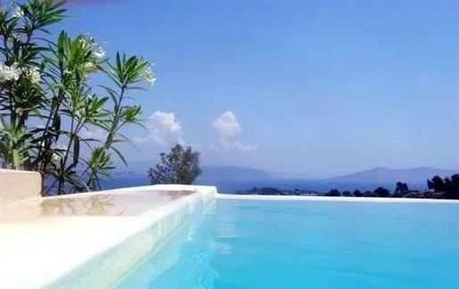 Villa de luxe avec piscine à débordement à Kounoupi/Agios Emilianos, Porto Heli.