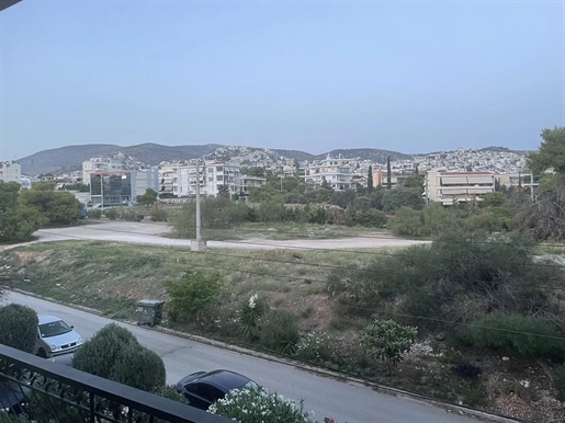 Appartement à Voula, Athènes sud. À distance de marche de la place principale.