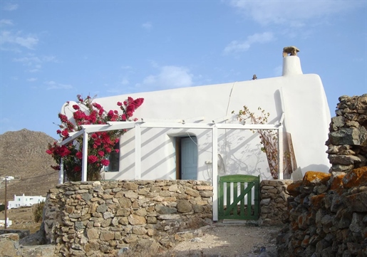 Nous offrons un terrain Mykonos €480,000 5,475 m². Avec une maison de 63 m². Terrain parfait pour l