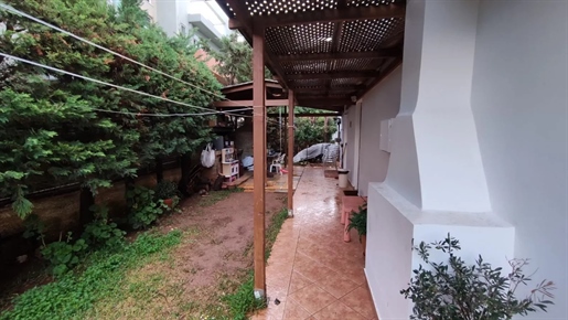 Appartement à Nea Makri avec jardin à 150 mètres de la mer.