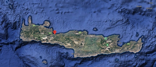Parcelle de bord de mer de 20 000 mètres carrés en Crète, avec accès direct à la mer et à l’autorout