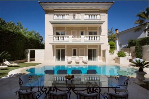 Magnifique villa à vendre à Vouliagmeni
