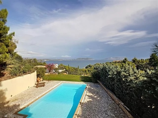 Villa for sale in Porto Cheli with seaview and private swimming pool. The villa is built in 2005 on