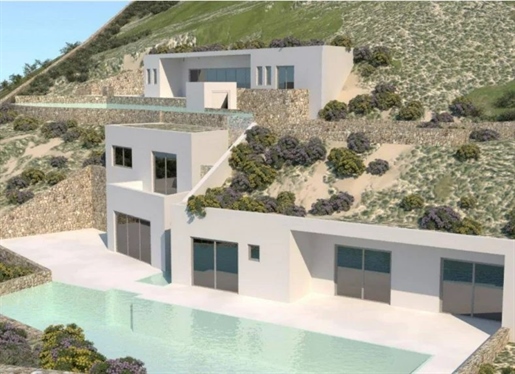 Villa de 3 niveaux à vendre sur l’île de Syros / région de Galissas avec piscine