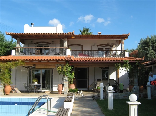 Unique Villa in Saronida with swimming pool, 50 meters from the sea!