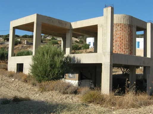 Grundstück mit 3 Häusern in Paros 5470 m²