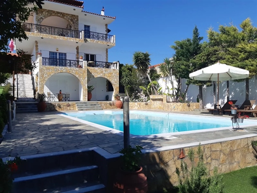 Geweldige villa met zwembad en uitzicht op zee op 100m van het strand van Sykia Xylokastro