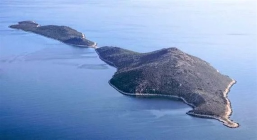 Wyspa na sprzedaż na Morzu Jońskim, Grecja.