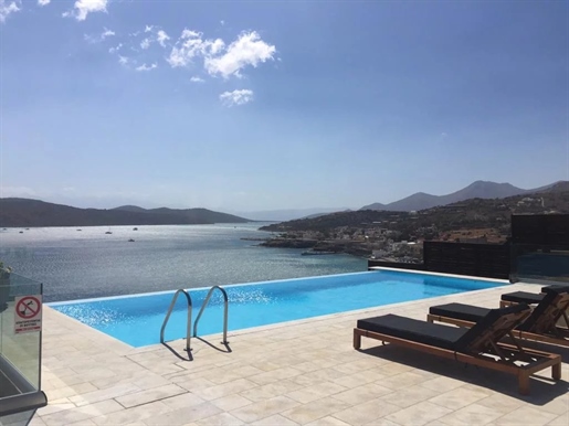 Villa de luxe sur trois niveaux à vendre à Plaka – Elounda – (préfecture d’Agios Nikolaos – est de 