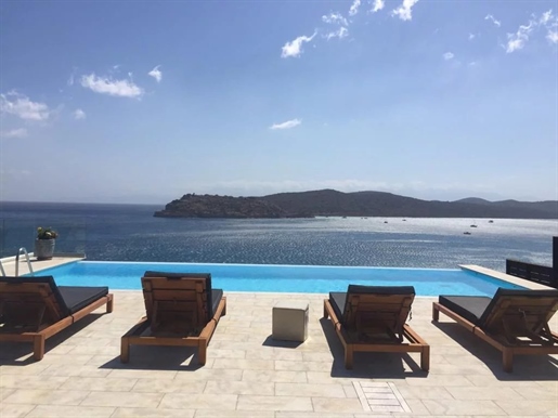 Villa de luxe sur trois niveaux à vendre à Plaka – Elounda – (préfecture d’Agios Nikolaos – est de 