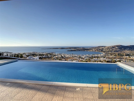 Retraite de luxe exquise à Paros : une villa d'élégance intemporelle et de confort moderne