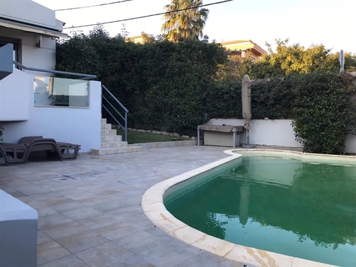 Maison luxueuse à Vari avec piscine et jardin 200m².