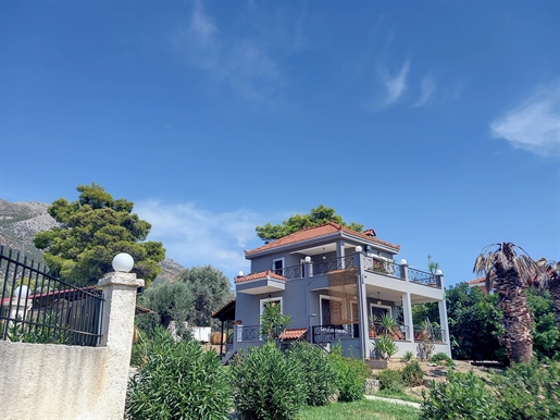 Haus mit herrlichem Blick zum Verkauf in Eretria, Insel Evia.