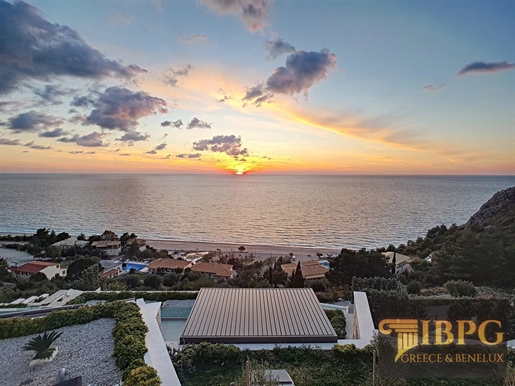Complexe de Villas avec vue panoramique sur la plage de Kathisma, île de Lefkada.