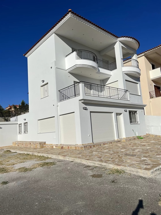 Maison de 190 m² vue mer à Érétria (île d'Evia) sur terrain de 1840 m²