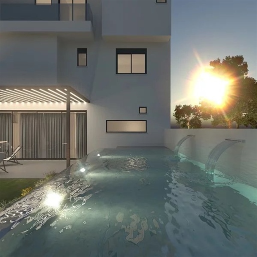 Maisonette-Wohnung von 128,64 m² zum Verkauf in Glyfada mit privatem Pool und Garten