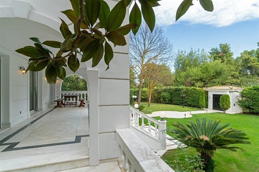 Maison de maître à vendre 644m² à Dionysos, Athènes près de la forêt séculaire de Dionysos.