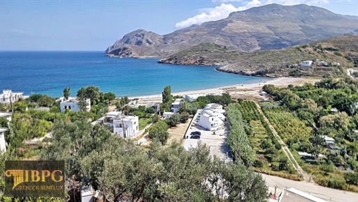 "Complexe Résidentiel Unique Surplombant la Région de Skyros / Aspous"