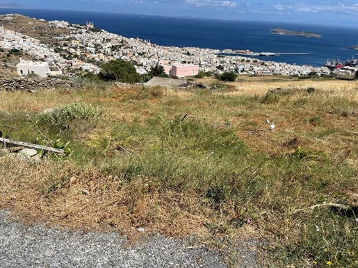 Perceel te koop op het eiland Syros. Kan een hotel van 2.000 m² bouwen