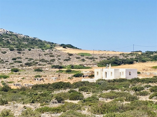 Maison traditionnelle en pierre de 130 m² à Paros sur un terrain de 9000 m².