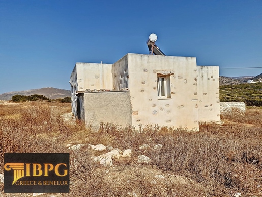Maison traditionnelle en pierre de 130 m² à Paros sur un terrain de 9000 m².