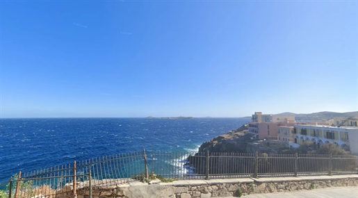 Maison néoclassique à Syros avec vue mer 580m².