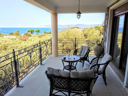 Villa te koop op het eiland met prachtig uitzicht op zee