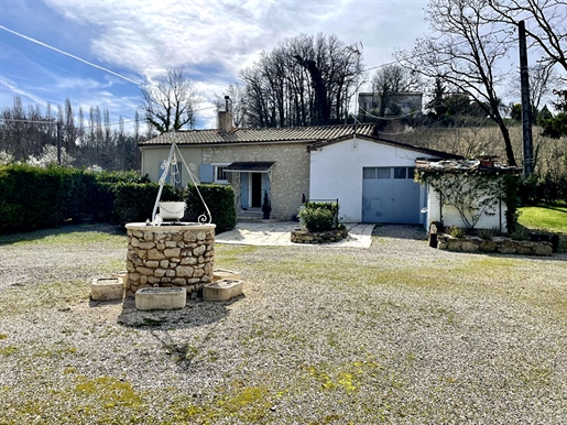 Small house near Villereal with beautiful park