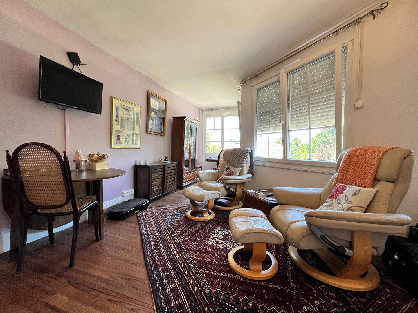 Impressive Family Home in Lauzun