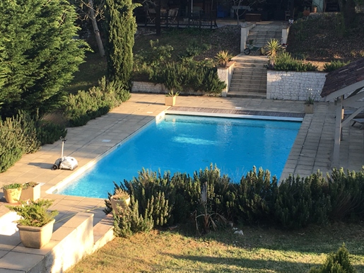 Luxury property with guesthouse, pool and private tennis court
