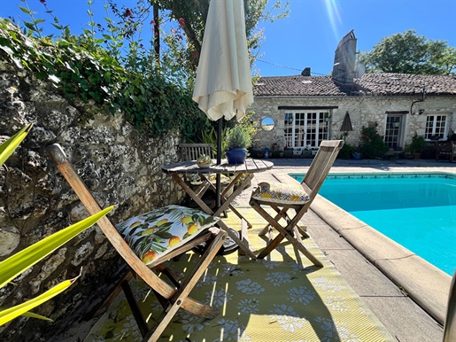 Adorable stone house with guesthouse and pool, between Eymet and Duras
