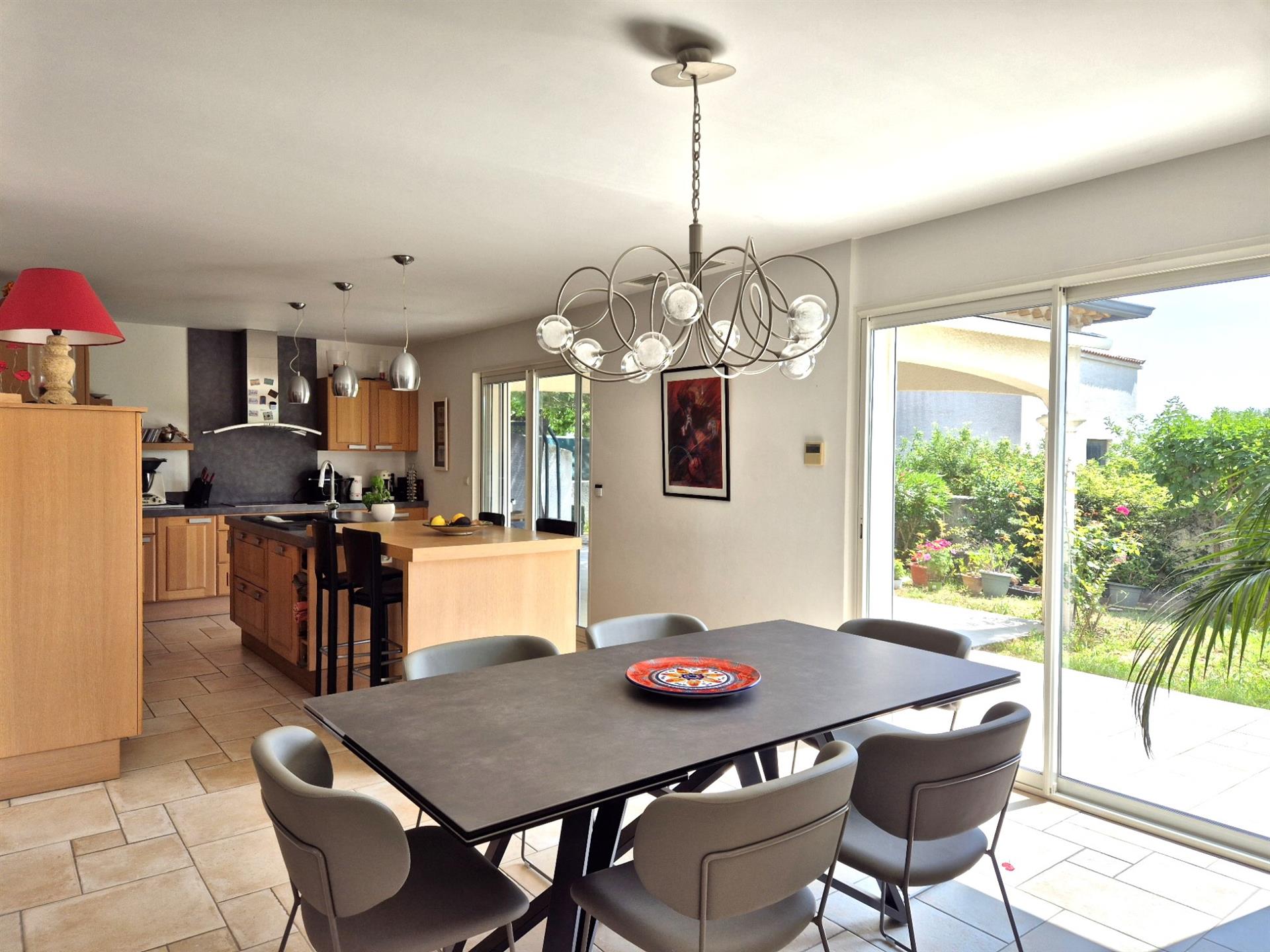 Superb Villa With Garage, Garden And Pool