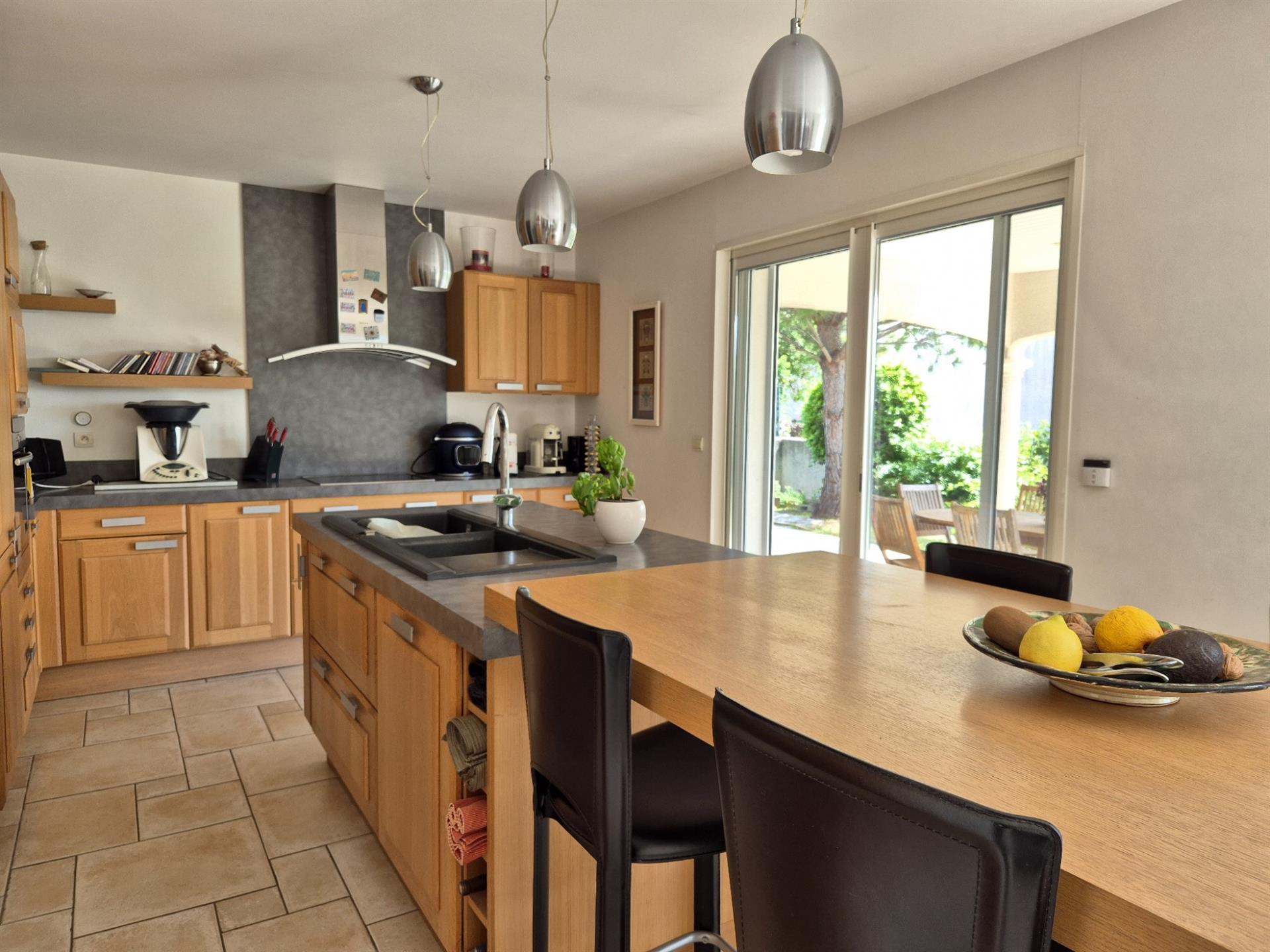 Superb Villa With Garage, Garden And Pool