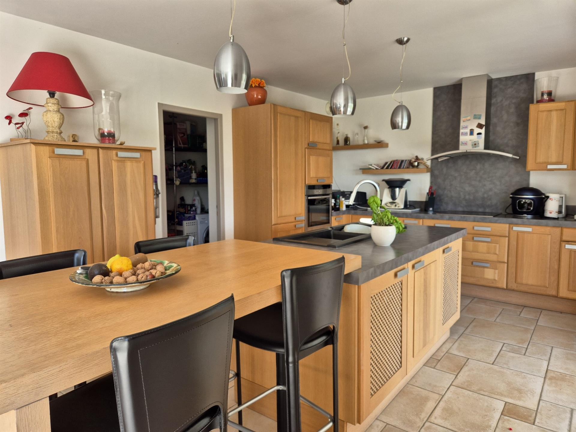 Superb Villa With Garage, Garden And Pool