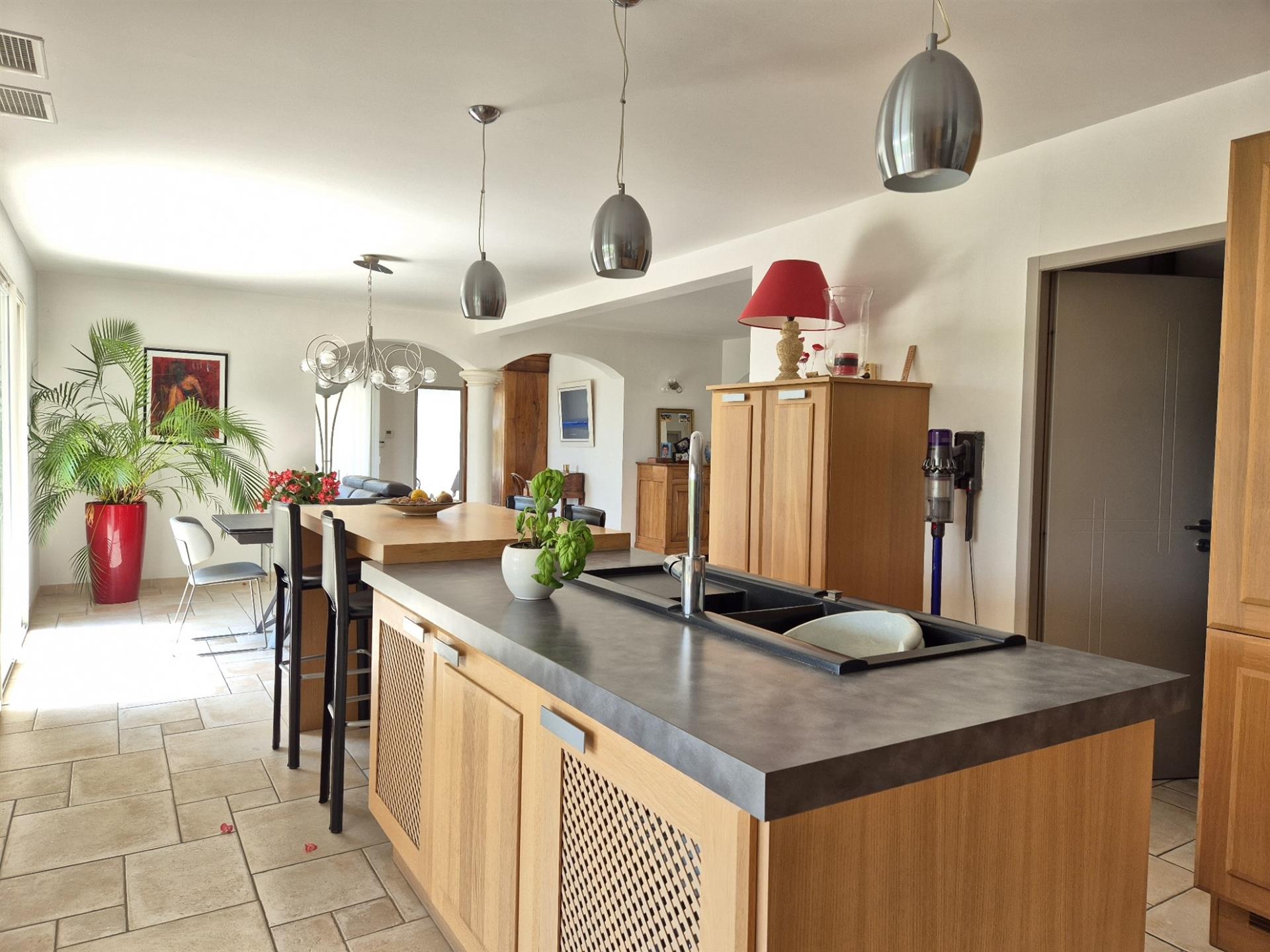 Superb Villa With Garage, Garden And Pool