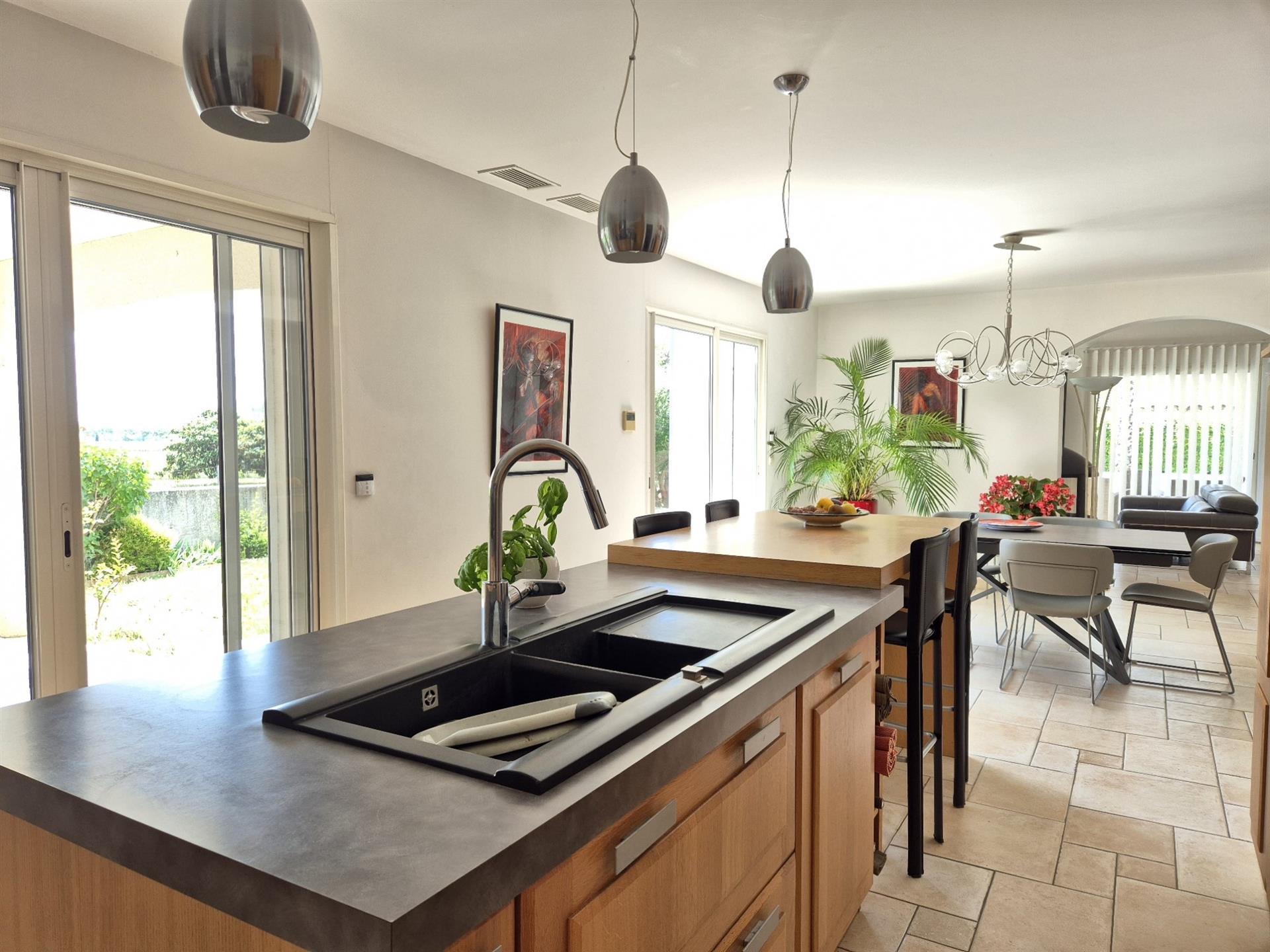 Superb Villa With Garage, Garden And Pool