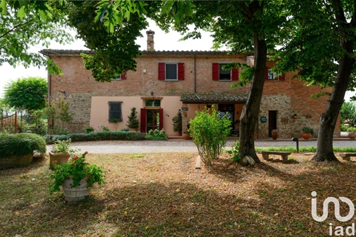 Sale Detached house / Villa 484 m² - 4 rooms - Marciano della Chiana