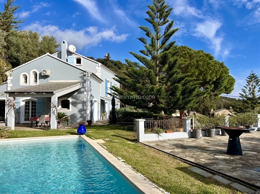 Brando - House 295 m² with outbuilding - Land 1,707m2 - Swimming pool