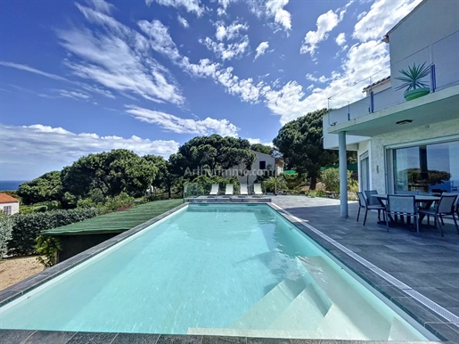 Villa met uitzicht op zee en het puntje van La Revellata