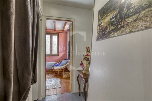 Apartment in the heart of the old town with great potential