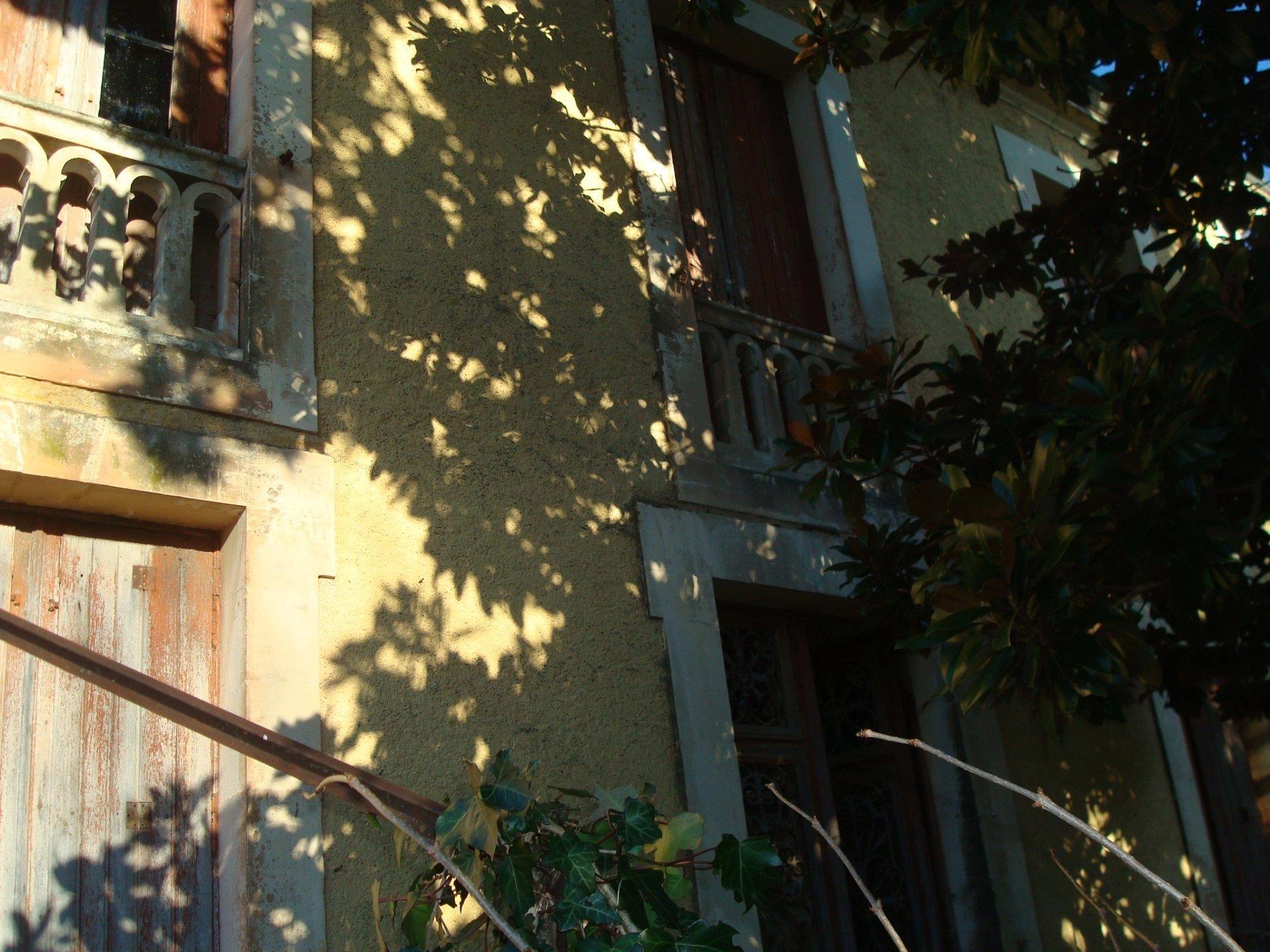 Boulogne sur Gesse, town house to renovate with small garden