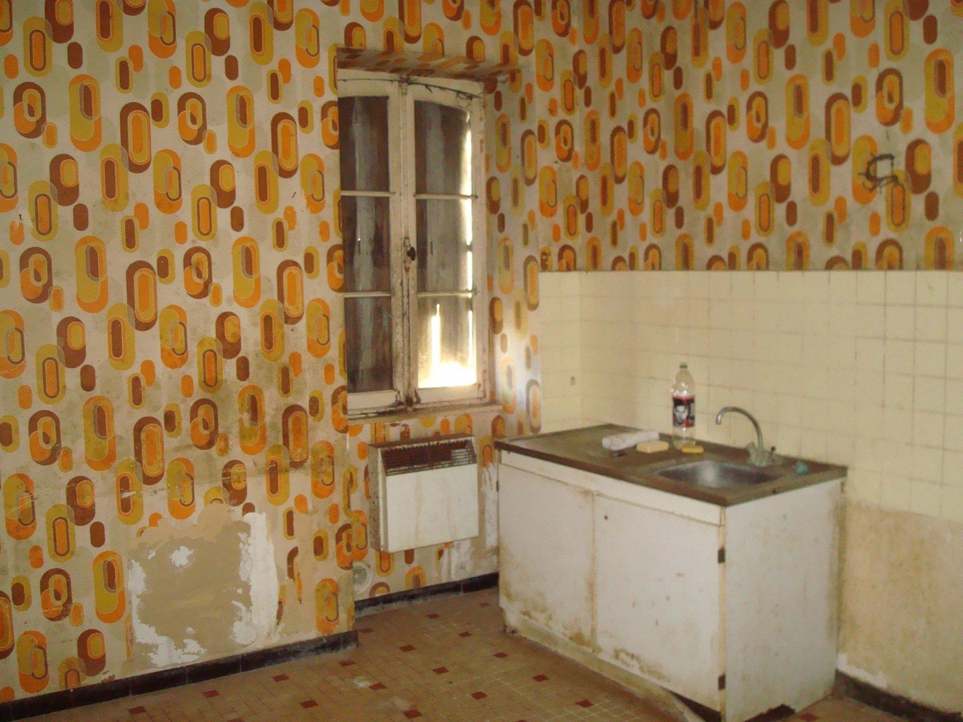 Boulogne sur Gesse, town house to renovate with small garden