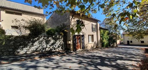 Entre Boulogne et Aurignac, maison de village T3/4 avec jardinet